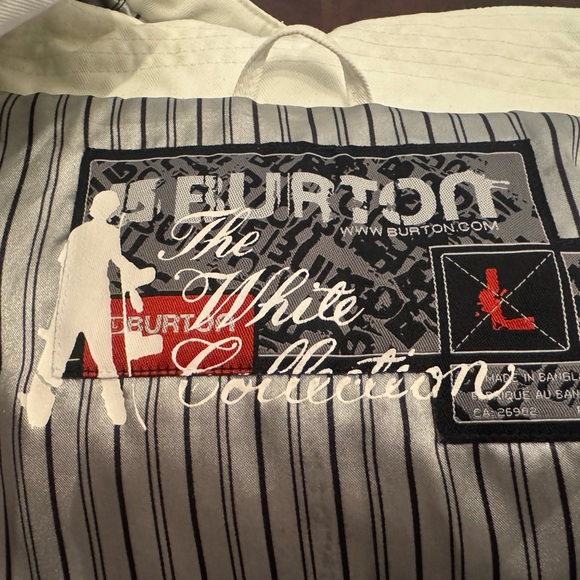 Rare early 2000s Burton x Shaun White jacket from the White Collection - Picture 6 of 8